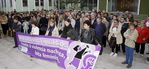 Unas 200 personas participaron el lunes en la concentraci�n del lunes por Elena Rodr�guez.