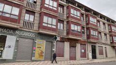 En el edificio n�mero 57 de la avenida de Galicia de Mugardos hay tres pisos a la venta