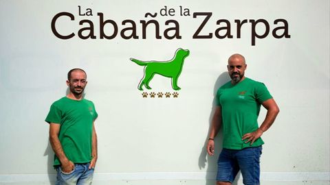 Los responsables de La Caba�a de la Zarpa, que abre sus puertas en Oza-Cesuras