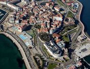 <span lang= es-es >La Ciudad Vieja</span>. Tiene unos 300 metros de di�metro y en ella hay censados cerca de 800 veh�culos, a los que hay que sumar cientos de coches que la usan de aparcamiento a diario. 