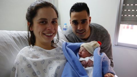 Primer beb� del a�o en Pontevedra: Xabi de Combarro (Poio). Sus padres Silvia Sotelo y Christian Rey