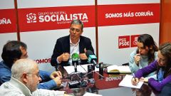 El concejal socialista Jos� Manuel Garc�a en su rueda de prensa 