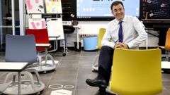 O conselleiro de Educaci�n, Rom�n Rodr�guez, nunha aula do Centro Auton�mico de Formaci�n e Innovaci�n, en Santiago.