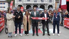 La directora general de Actividad F&iacute;sica y Deporte, Manuela Ena; el director general de Unipublic, Javier Guill&eacute;n; la vicepresidenta y consejera de Presidencia, Reto Demogr&aacute;fico, Igualdad y Turismo, Gimena Llamedo; el presidente Adri&aacute;n Barb&oacute;n