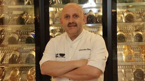 El cocinero Chechu Rey en Gunnen, su restaurante de Matogrande.