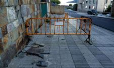 Los desprendimientos de las fachadas son un peligro para los viandantes. 