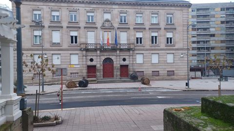 El entorno de la Subdelegaci�n del Gobierno, vac�o esta ma�ana tras haberse trasladado las protestas a la N-120