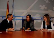 Balseiros, al firmar el convenio con Ethel V�zquez y Ver�nica Tellado.