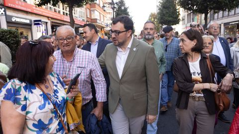 El presidente del Principado de Asturias, Adri�n Barb�n (c), durante la manifestaci�n en contra del peaje del Huerna