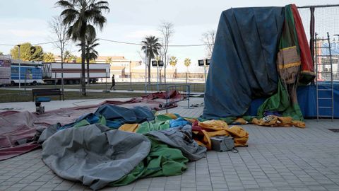 Estado que presentaba el castillo hinchable que fue levantado la noche del martes en Mislata (Valencia)