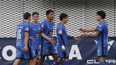 Csar Moreno, en el centro, tras marcar el gol de la victoria ante el Arenas Club.
