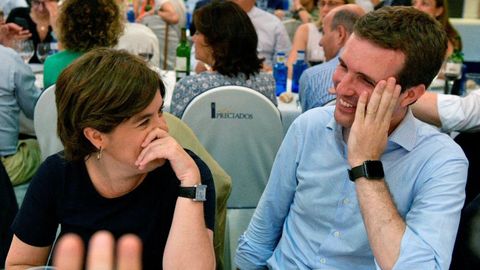Casado y Santamar�a se dejan ver juntos en la cena de verano del PP