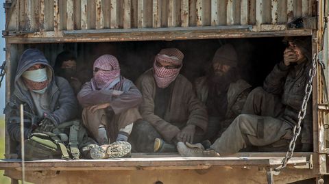 Un buen n�mero de combatientes tambi�n salieron de Baghuz a bordo de los camiones 