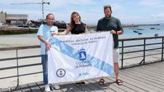 �lex Vida, Ana Barreiro y Suso Silva presentaron la regata en el puerto de Agui�o.