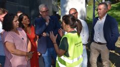 La delegada de la Xunta, Bel�n do Campo, asisti� a la inauguraci�n del taller junto a los alcaldes de Ames, en el centro, y de Bri�n, a la derecha