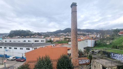 Chimenea de una antigua fábrica ubicada en Ríos.