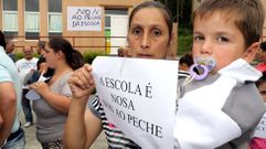 Movilizaci�n contra el cierre de la unitaria de Carn�s, en Vimianzo, en el 2014