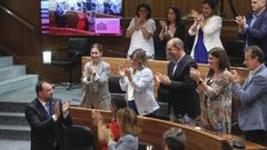 El candidato socialista a la presidencia del Principado, Adrin Barbn, ha sido reelegido este mircoles para dirigir el Ejecutivo asturiano durante los prximos cuatro aos con el apoyo de IU y, finalmente, de Podemos