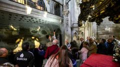 El director del museo diocesano mostr en una visita a la Catedral algunas de las firmas localizadas