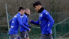Beto, en primer t�rmino, en un entrenamiento del Deportivo