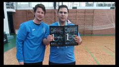 Jes�s Rispall, campe�n de Galicia en tenis de mesa adaptado, junto al entrenador Miki Rei