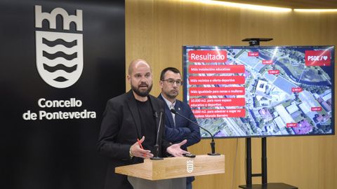 Iv�n Puentes y Manuel Fari�a presentaron la propuesta del PSOE de Pontevedra para ampliar el complejo deportivo Manolo Barreiro