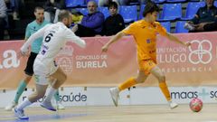 Charly, a punto de golpear la pelota en la visita del Zambú Pinatar al Vista Alegre.