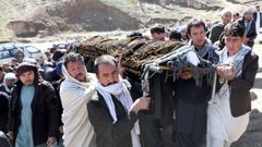 Entierro de una de las victimas del atentado del Estados Isl�mico el pasado viernes en Kabul