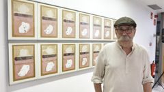 El artista Ux�o L�pez, ante una de las variaciones de su exposici�n  A diferencia repetida , en el CC Marcos Valc�rcel de Ourense.