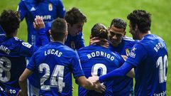 Los jugadores del Oviedo celebran el gol de Rodri al Zaragoza