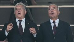 Joan Laporta (izquierda), junto a Rafa yuste, en un partido en el Camp Nou.