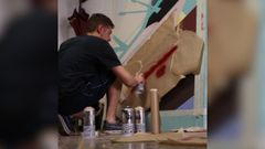 Gonzalo Fuentes, graduado en Bellas Artes por la Universidad de Mlaga, trabajaba en un museo londinense como administrativo.