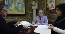 Manuel Cu��a, Jos� Manuel Fontenla y Pilar Pe�n acuerdan el apoyo a familias y enfermos de Alzheimer. 