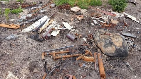 Los voluntarios recogieron todo tipo de residuos en los montes de A Mezquita y Celanova