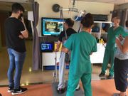 Alejandro L�pez, estudiante de la UDC, prueba su aplicaci�n en pacientes de Aspace Coru�a