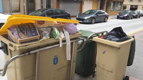 Segundo da (mircoles) con la basura de las calles sin recoger