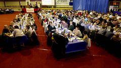 La cena fue en el polideportivo de Cabana.
