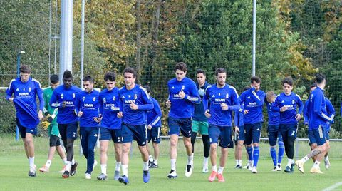 Los jugadores del Oviedo en El Requexn