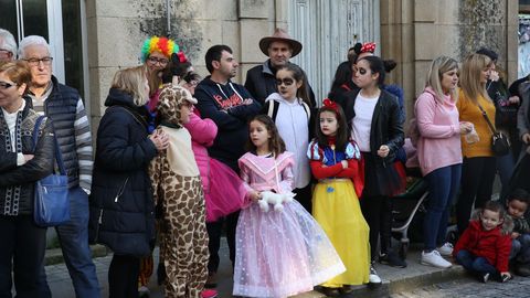 S�bado de pi�ata en Celanova.Ni�os y mayores disfrutaron de lo lindo con el desfile.