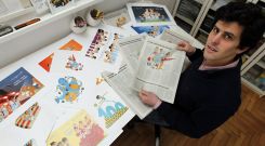 Pablo Rosendo, en su estudio, donde crea las ilustraciones del Celta que se publican en La Voz de Galicia. 