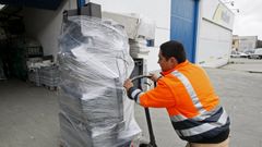 En imagen, de archivo, televisores  almacenados en un centro de recogida de residuos electr�nicos reciclables de Lugo.