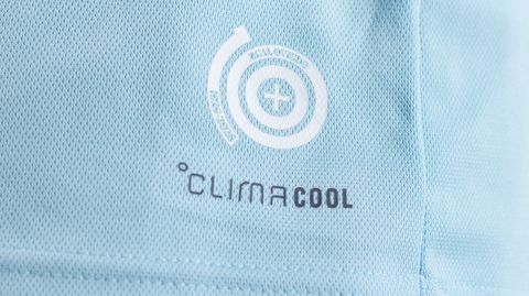Detalles de la nueva camiseta del centenario del Real Oviedo