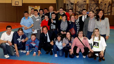 VISITA DE VICENTE DEL BOSQUE A RIBEIRA PARA RECIBIR PREMIO DEL CLUB DE TAEKUONDO NATURAL SPORT VIDELGI