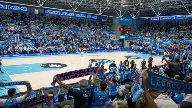 Aspecto de las gradas del Pazo en la visita del Gran Canaria a Lugo en la sexta jornada del campeonato.