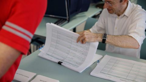 Primera vuelta de las elecciones presidenciales en Francia. Centro de votaci�n en la isla de Bali