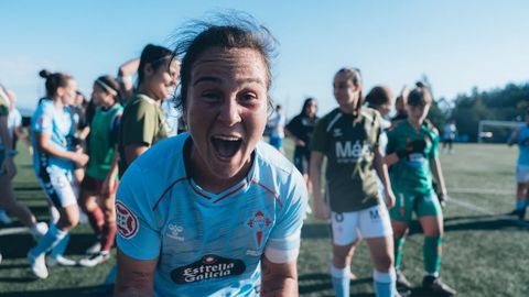 Sara &Aacute;lvarez, Mu&ntilde;i, celebrando un triunfo de As Celtas en A Madroa.