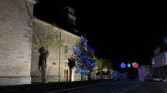La decoraci�n navide�a est� encendida en Larouco desde finales del mes pasado