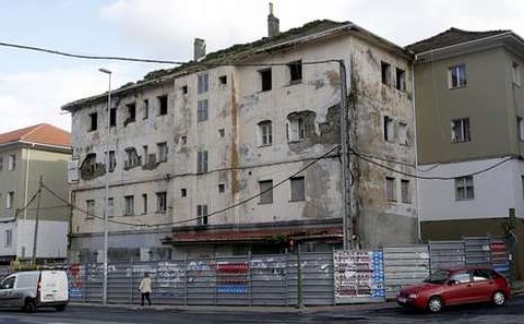 El edificio est� en ruinas, como puede apreciarse en esta foto, tomada ayer.