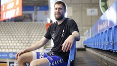 Dominik Mavra, en las gradas del Pazo a la conclusi�n del entrenamiento de ayer