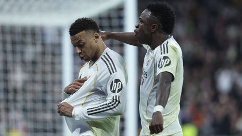Mbapp&eacute; y Vinicius celebrando el gol de la victoria ante el Rayo Vallecano